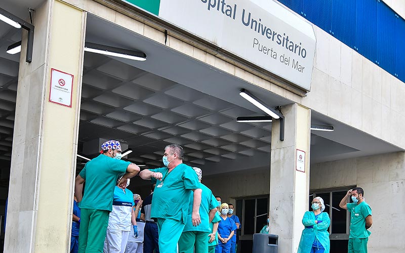 Preocupación de CGT y AO por el “crecimiento acelerado” de los contagios de coronavirus entre la plantilla del Hospital Puerta del Mar