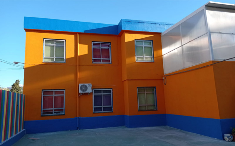 Mejoras estivales, y color, en ocho colegios públicos gaditanos