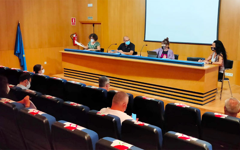 Mures valora en la primera Mesa del Turismo y Comercio que Cádiz “ha sabido adaptar su oferta estival a la situación de pandemia”
