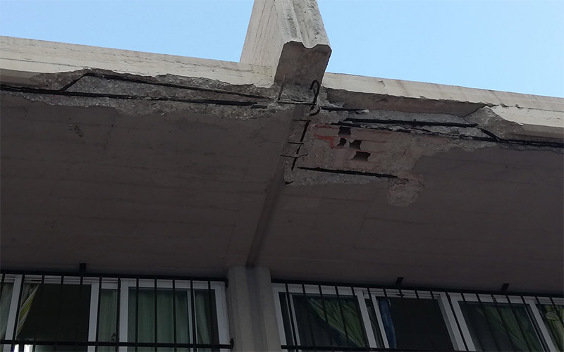 El mal estado de la fachada del colegio público San Ignacio y la “dejadez” de Ayuntamiento y Junta acaban en la Inspección de Trabajo