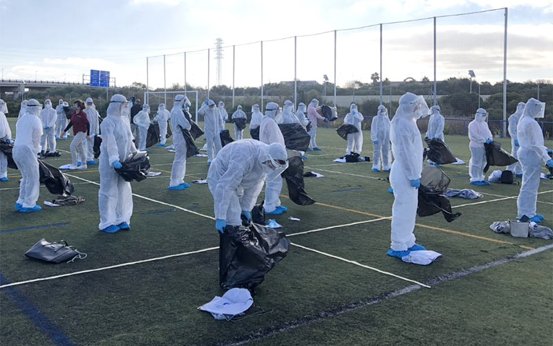 Alumnos de Enfermería de Cádiz ‘entrenan’ la atención a pacientes con riesgo biológico, actividad complementaria a su plan de estudios
