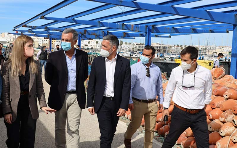 En marcha la remodelación de la valla perimetral del puerto deportivo y pesquero de Rota, entre otras mejoras demandadas