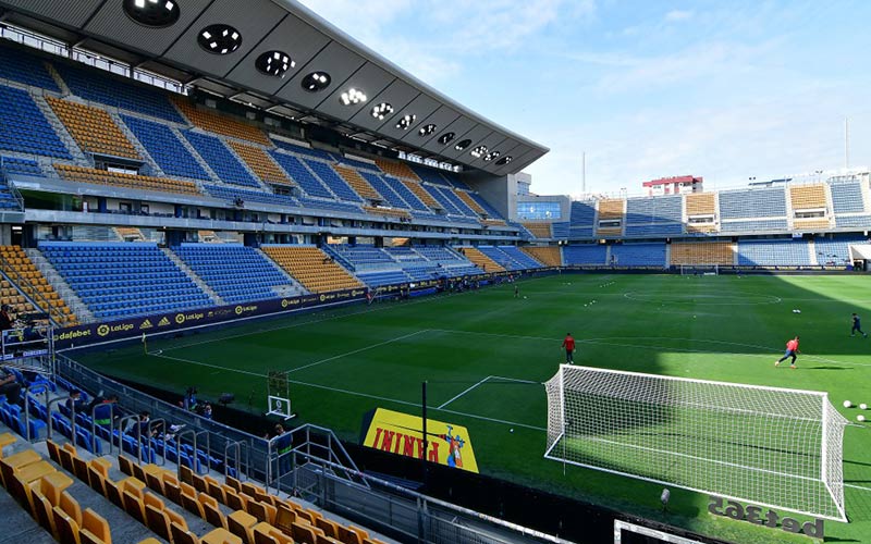“El nombre del estadio se va a cambiar”, pese a que la oposición vota instando a que se paralice el proceso y se siga incumpliendo la ley