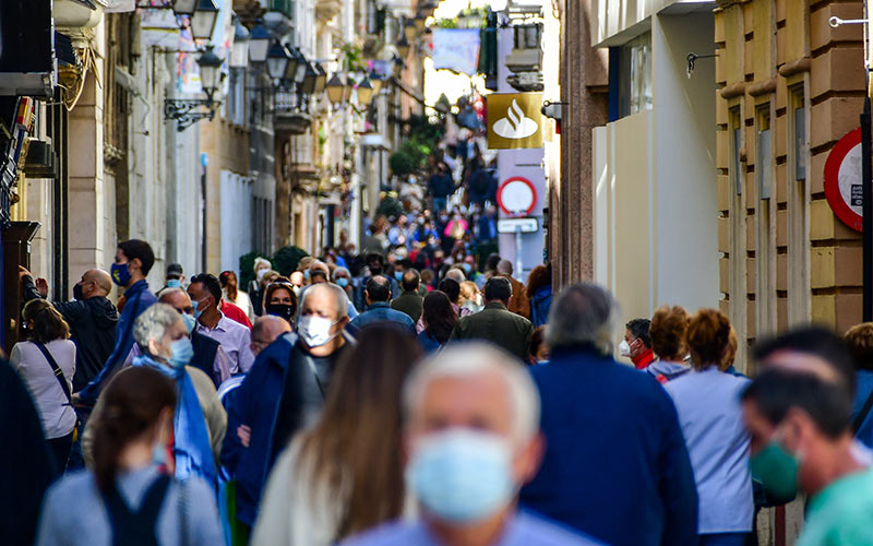 Médicos reprochan las “actitudes negligentes e insolidarias” de parte de la población gaditana: “ponen en peligro la salud y la vida de todos”