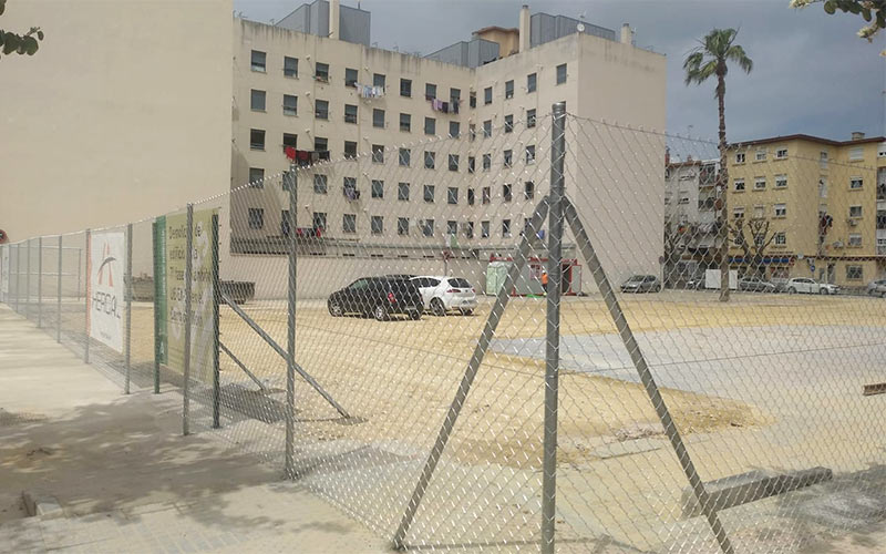 Reclaman al Ayuntamiento gaditano la limpieza de los solares vacíos de la ciudad y su aprovechamiento temporal como aparcamiento