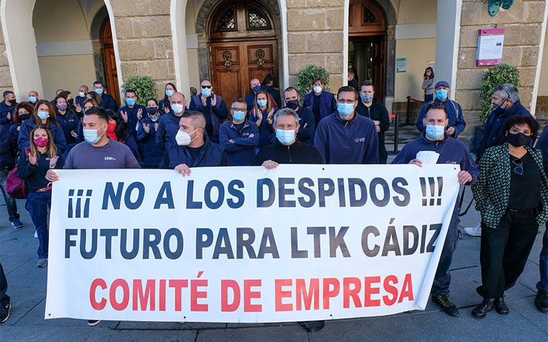 Los trabajadores de la empresa LTK despedidos dan a conocer a los gaditanos su “situación injusta” y exigen la subrogación en Alestis