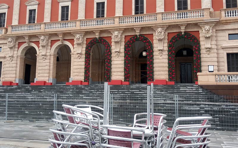 El edificio del Consistorio isleño, todavía cerrado, aspira a convertirse este año en “atracción navideña” con decoración e iluminación