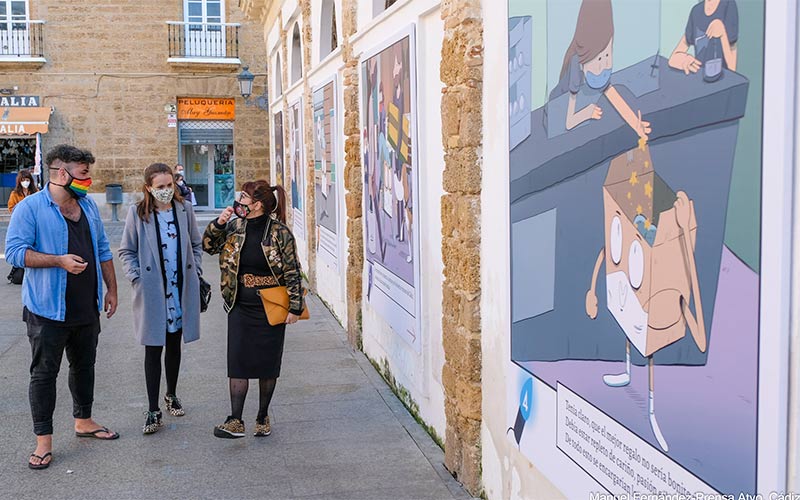‘Un cuento de Navidad gaditano’ se expone hasta principios de año en los muros del mercado para “visualizar el apoyo al comercio local”