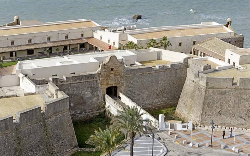 El Castillo de Santa Catalina se plantea como sede transitoria del centro sobre la memoria histórica proyectado en el chalé de Varela