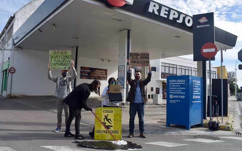Activistas en Cádiz también alertan de la “inacción climática” de gobiernos y empresas, en el quinto aniversario del Acuerdo de París