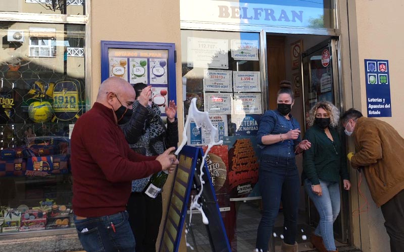 La Lotería de Navidad se acuerda de Cádiz: ‘deja’ 45 millones de euros en Barbate gracias al tercer premio, y el Gordo ‘salpica’ a El Puerto