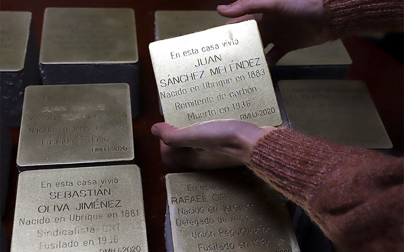 Listas una veintena de placas para “mantener vivo el recuerdo” de las víctimas del franquismo en Jerez
