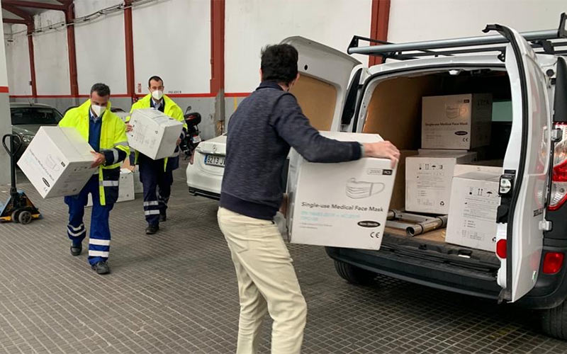 “No podemos bajar la guardia”: llega a Cádiz otro lote de más de 300.000 mascarillas para servicios esenciales y personas vulnerables