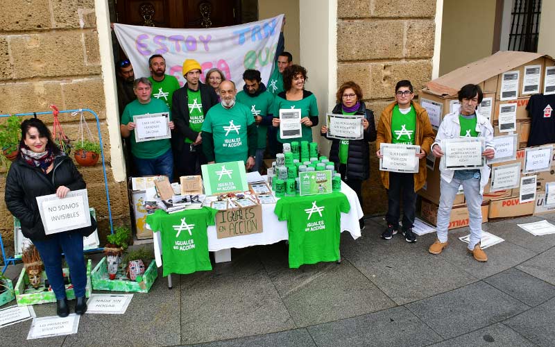 Iguales en Acción lanza una campaña para salvar su proyecto centrado en promover el empoderamiento de personas sin hogar de Cádiz