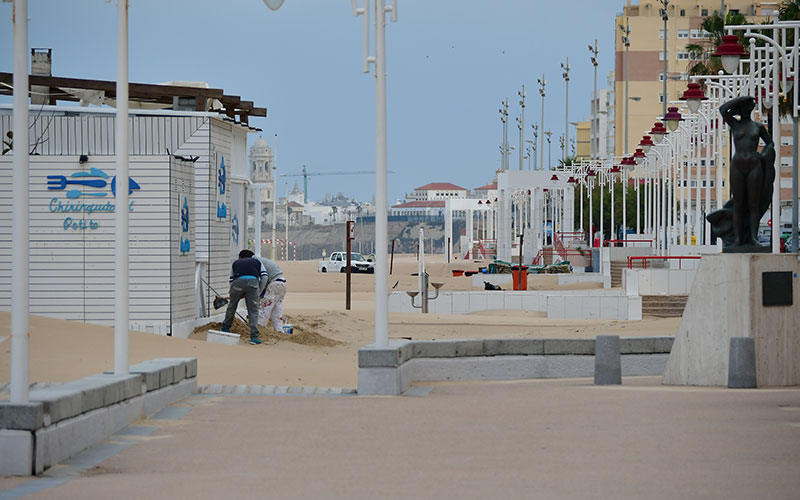 El Ayuntamiento de Cádiz solicita a la Junta que le amplíe un año la concesión de los chiringuitos como medida de apoyo a los negocios