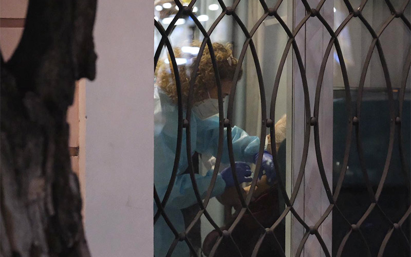 Advierten de la “insostenible lentitud extrema” de la campaña de vacunación anti-Covid entre los profesionales sanitarios gaditanos