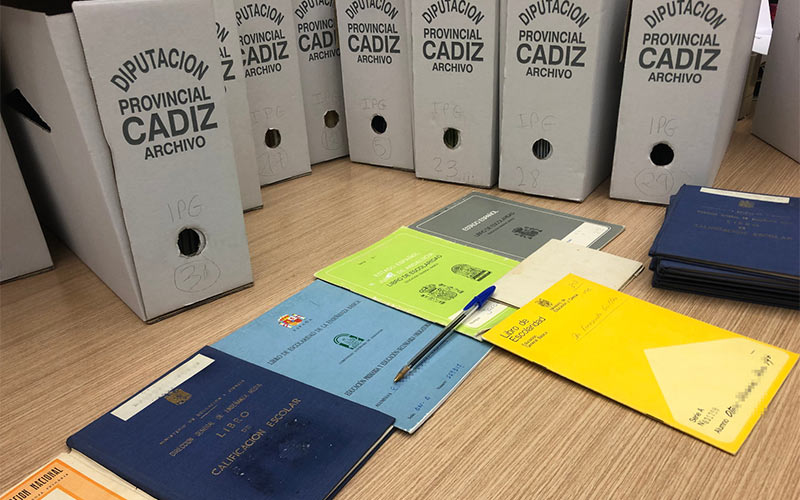 El Archivo de la Diputación custodia libros de calificaciones de varias promociones del colegio público La Institución, tras su cerrojazo