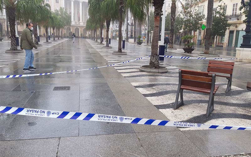 Investigan la muerte de una persona en la plaza San Juan de Dios