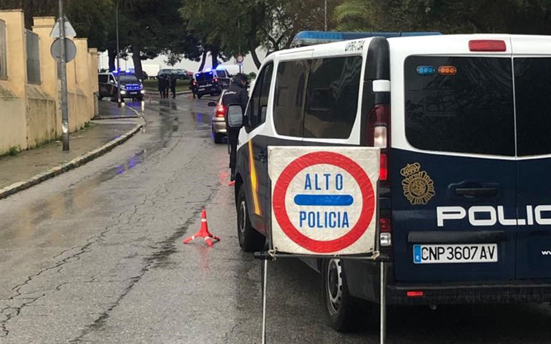 Todos los policías de Jerez y parte de los de El Puerto son movilizados para contener una turba en la barriada jerezana de San Juan de Dios