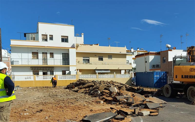 Tras un largo periodo de gestión y planeamiento comienzan a levantarse 26 viviendas públicas en la ‘parcela de los maestros’