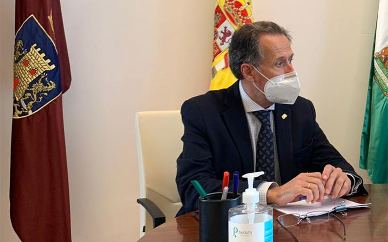 Paredes reprende a Román: “de los 45 alcaldes gaditanos, es el único que no colabora en plena pandemia y con una actitud desafiante”