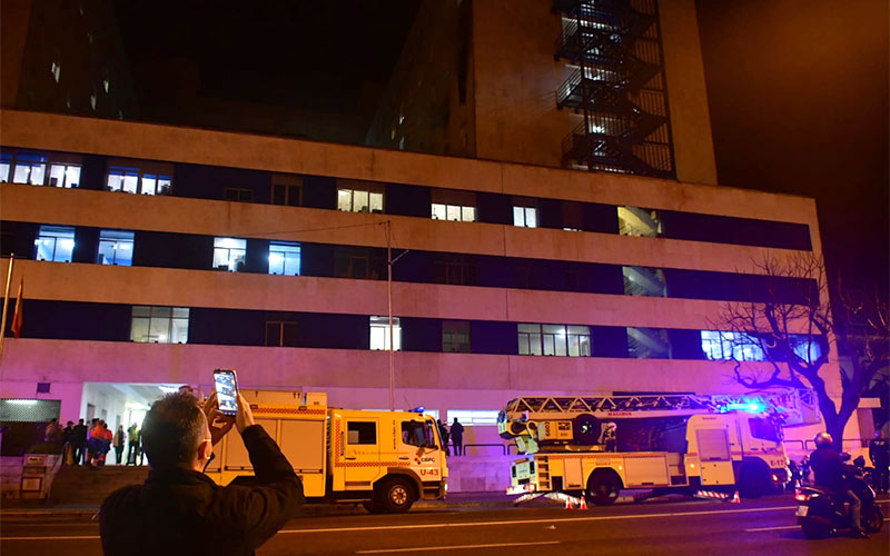 Alarma en el Hospital Puerta del Mar por un incendio provocado