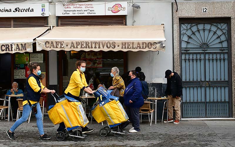 Más de 15.200 personas aspiran en la provincia de Cádiz a entrar en las bolsas de empleo de Correos para unas 2.900 plazas temporales