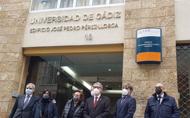 La UCA dedica su edificio de la calle Ancha a Pérez-Llorca