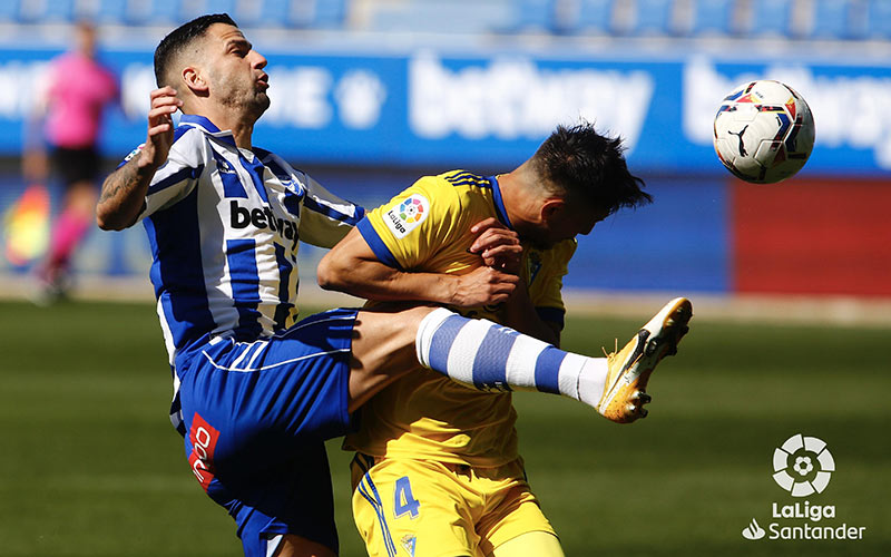 Empate a errores en Vitoria ante un rival directo