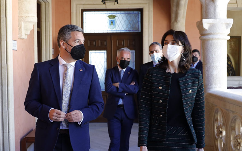 El Senado se ‘acerca’ a Rota, con una visita de su presidenta
