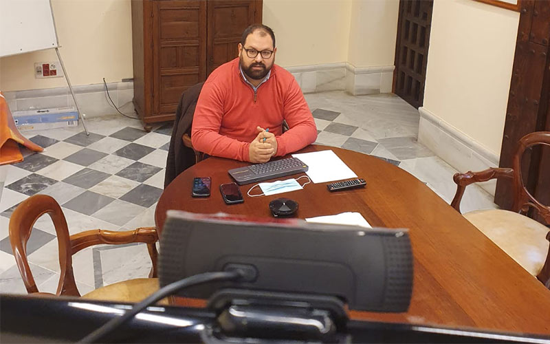 Bello pide disculpas y admite que los impagos del Ayuntamiento están lastrando a su empresa El Puerto Global pero “no está en quiebra”