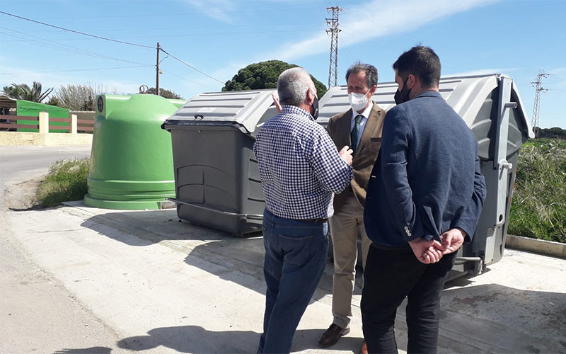 Más contenedores para mejorar la recogida selectiva en el diseminado