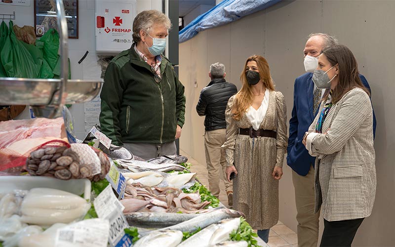 Se solventarán los problemas de filtraciones en la zona de pescadería del mercado central tras las últimas obras sin paralizar su actividad