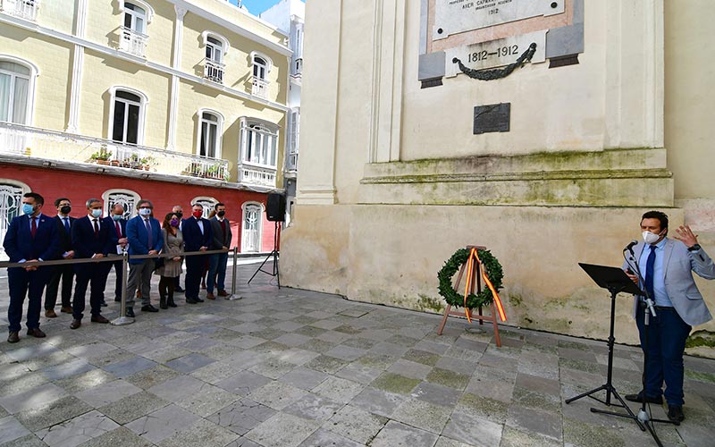 “La Constitución debe ser escudo”, entre los mensajes de un 19-M pandémico con aplauso a “gaditanos que le dan luz a la provincia”