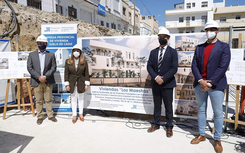 Colocada la primera piedra de la promoción de ‘los maestros’, 26 viviendas públicas con el reto de “revitalizar la barriada de El Molino”
