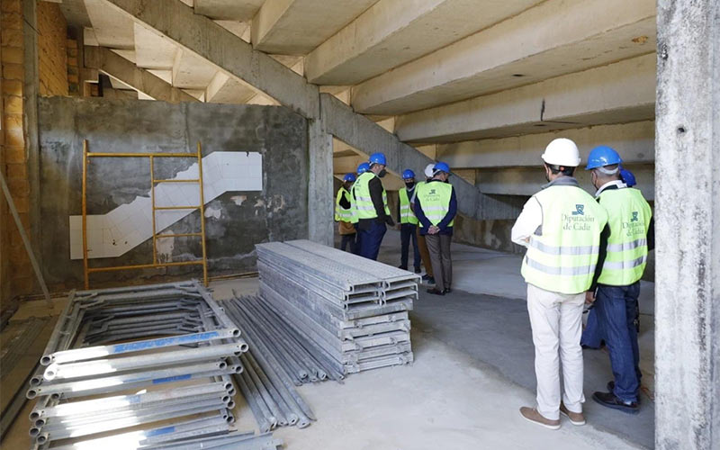 Los fondos del Profea se destinan a actuaciones en el estadio Navarro Flores y el complejo de Costa Ballena, generando 54 contrataciones