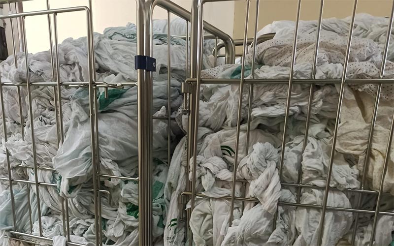 Nuevo fallo en la Lavandería del Puerta del Mar obliga a externalizar parte del trabajo: ropa en “deplorable estado” y “sobreesfuerzo”
