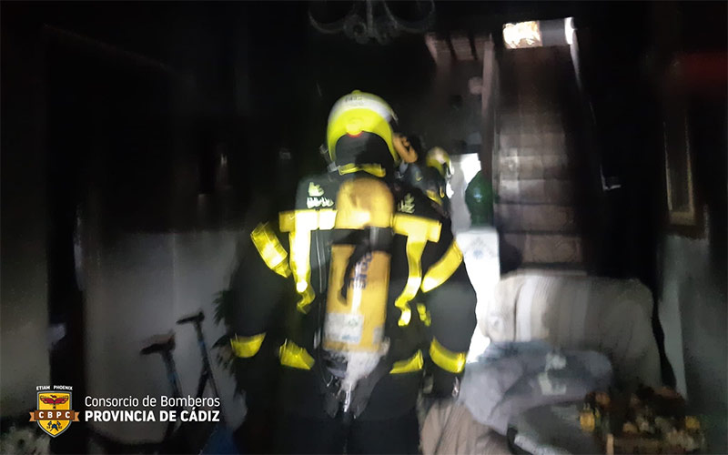 Fallece un menor y su abuela resulta herida grave en el incendio de una vivienda en el Barrio Alto; El Puerto, de luto oficial