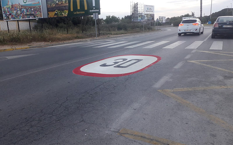 Ya no se puede ‘correr’ por tramos de un solo carril de la avenida de Diputación, y las carreteras de La Barrosa y del Molino Viejo