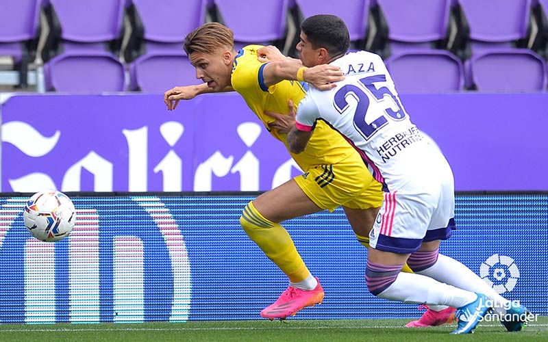El Cádiz rescata un buen punto tras una desastrosa primera mitad