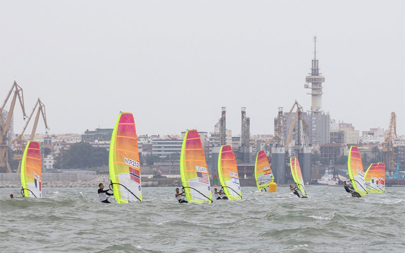 El histórico Mundial de RS:X, último como clase olímpica y telonero de Tokio, corona en la Bahía de Cádiz a los holandeses Badloe y De Geus