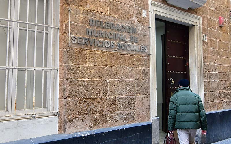 Ganar Cádiz pide a su socio acabar con la “precariedad laboral” que sufre Servicios Sociales y apoya a las dos trabajadoras despedidas