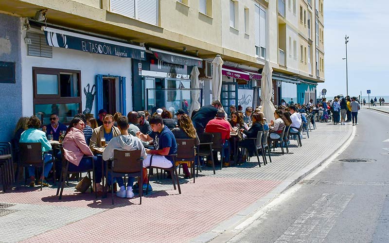 Las cifras apenas mejoran en Cádiz un año después del mazazo de la pandemia en el desempleo: 2.300 parados más que en abril de 2020