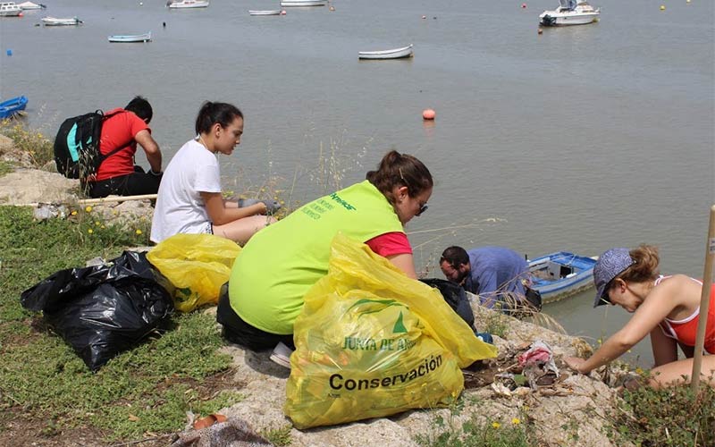 Convocado para este domingo un nuevo “gran fregao” en el pinar de La Algaida y playas del Río San Pedro, en Los Toruños
