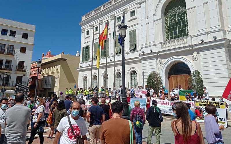 Portuenses exigen en la calle a Beardo y su Gobierno de “escasa e ineficaz gestión” que “aterricen y prioricen las necesidades reales”