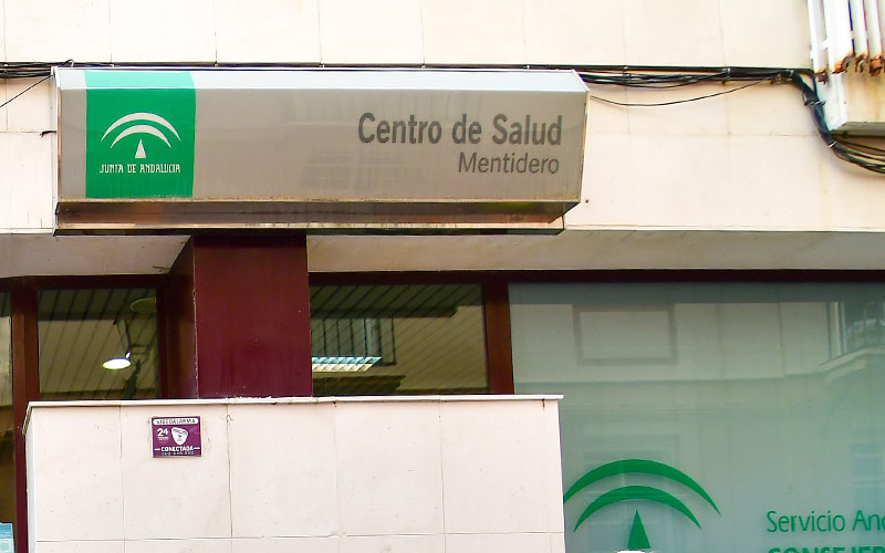El Gobierno gaditano ofrece “ahorrar un año de tramitación” a la Junta para solventar la situación del obsoleto centro de salud del Mentidero