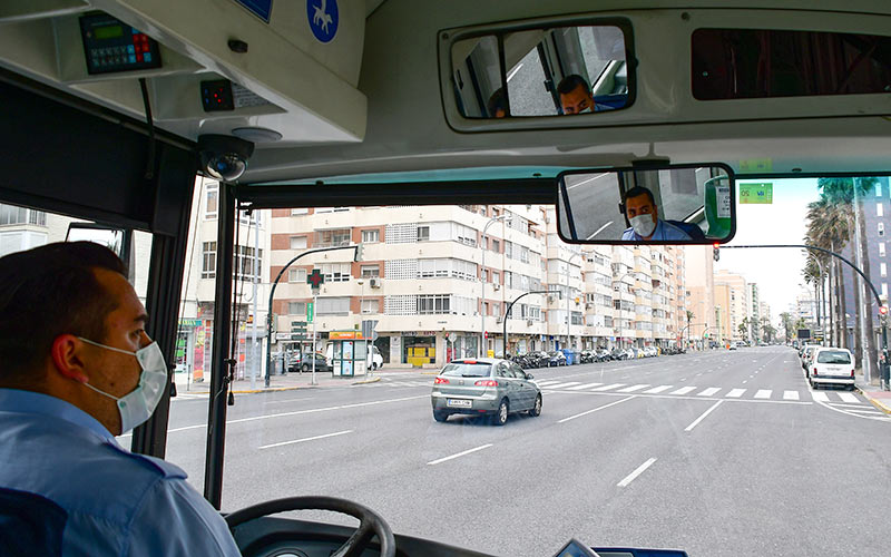 Los autobuses metropolitanos en la Bahía de Cádiz se adaptan a la pandemia recuperando líneas, frecuencias y ampliando horarios