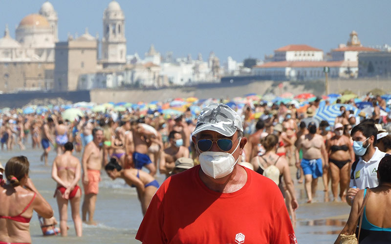 La Policía Local de Cádiz tampoco patrullará este verano a pie de playa; toda la oposición exige una “solución urgente” al conflicto