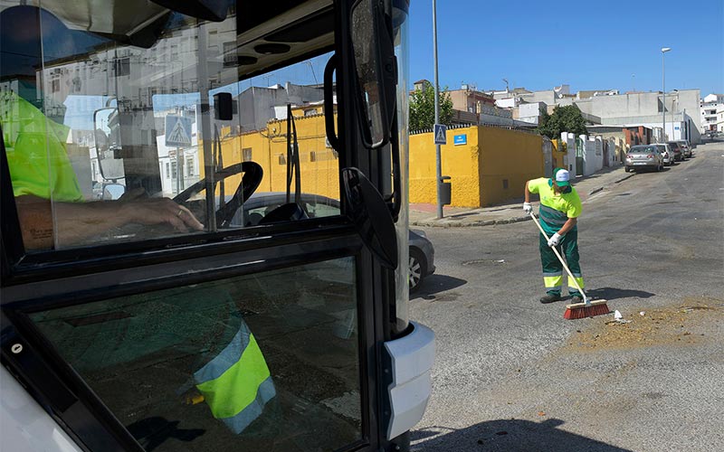 IU asegura que la contrata de basuras “está estafando a los jerezanos”