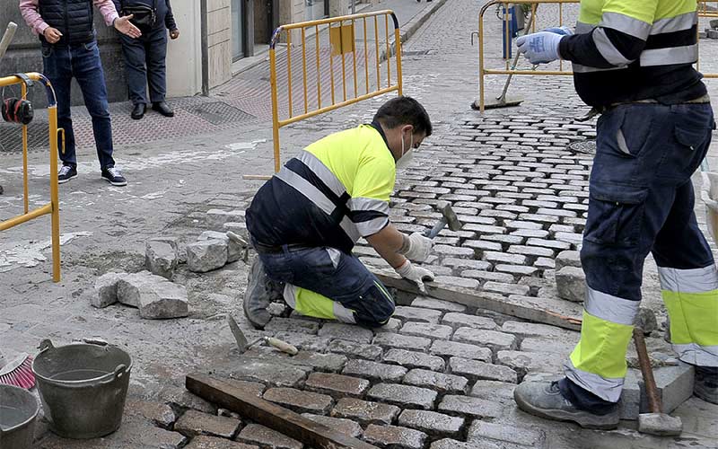 Instan al Gobierno jerezano a “cesar de inmediato” la externalización de servicios que puede asumir la propia plantilla del Ayuntamiento